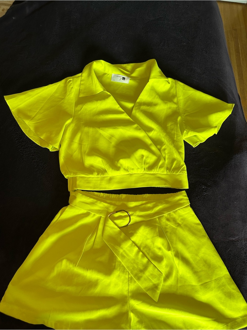 Neon Yellow Two-Piece Casual Set with Belted Skirt - Women